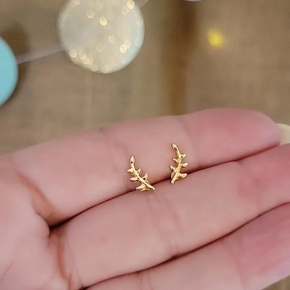 TINY BRANCH STUD EARRINGS - Picture 4 of 5